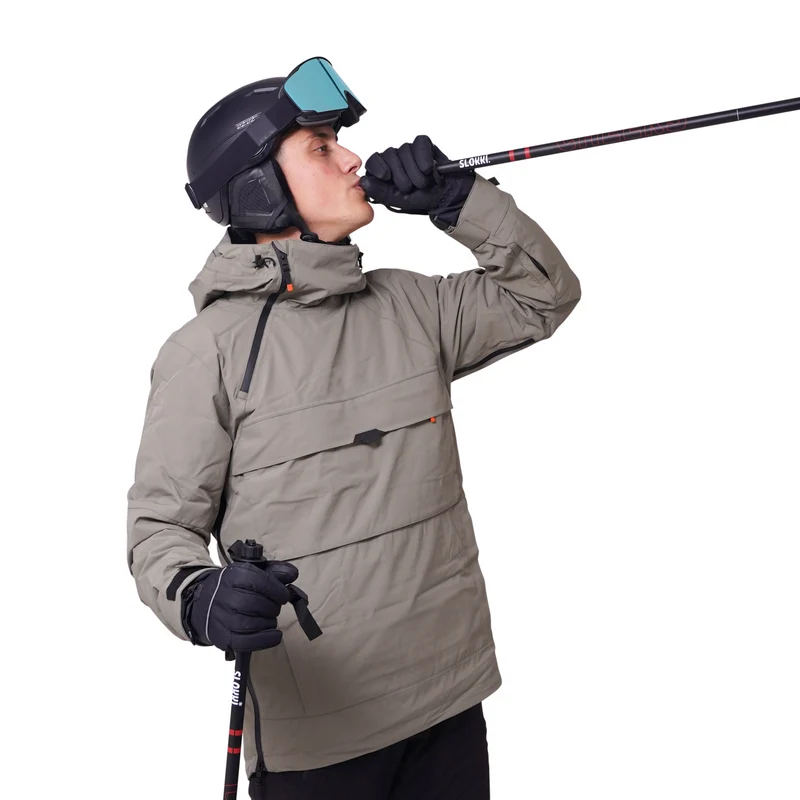 Slokki skistokken met drank