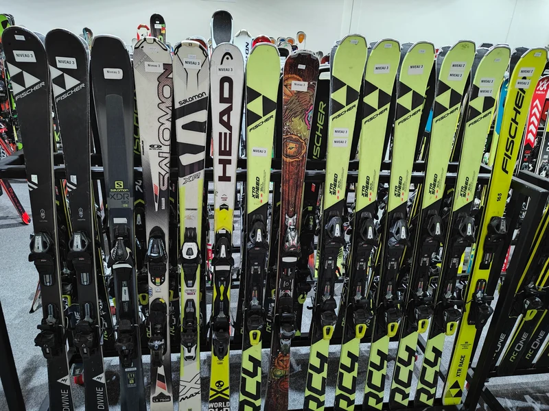 Rek 9: ski's gebruikt tussen 160 - 165 cm