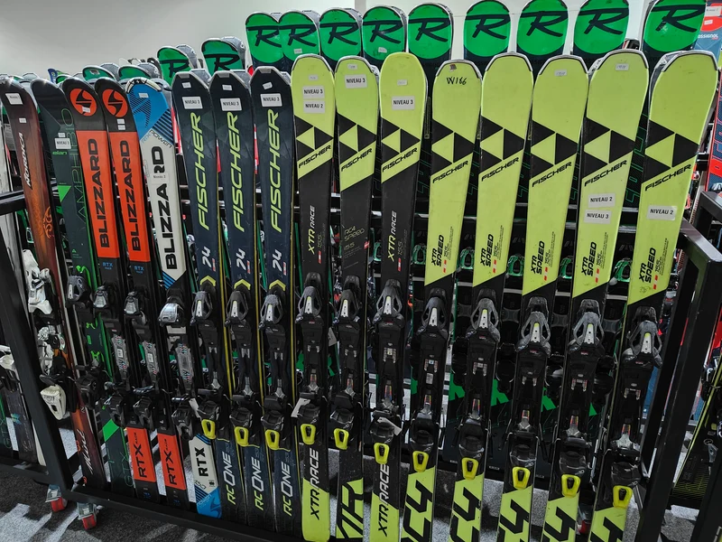Rek 6: ski's gebruikt tussen 152 - 155 cm